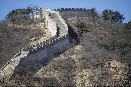Arqueólogos hallan tres tramos de la Gran Muralla en China